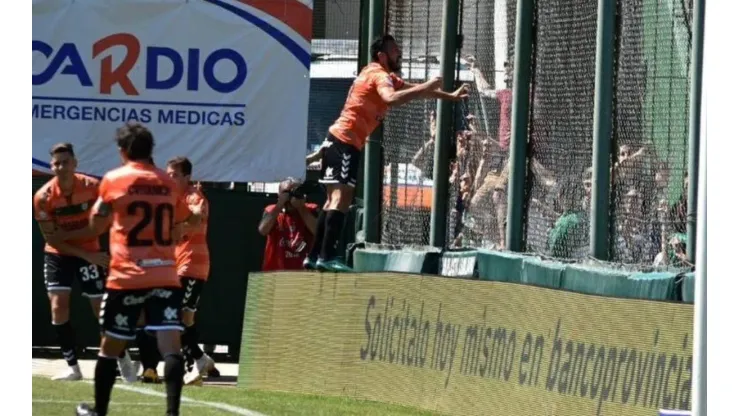 Banfield demostró la verdadera cara de San Lorenzo y lo hunde en la Superliga