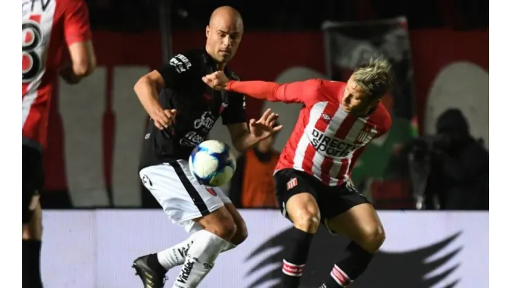 Colón vs Estudiantes por la Superliga.
