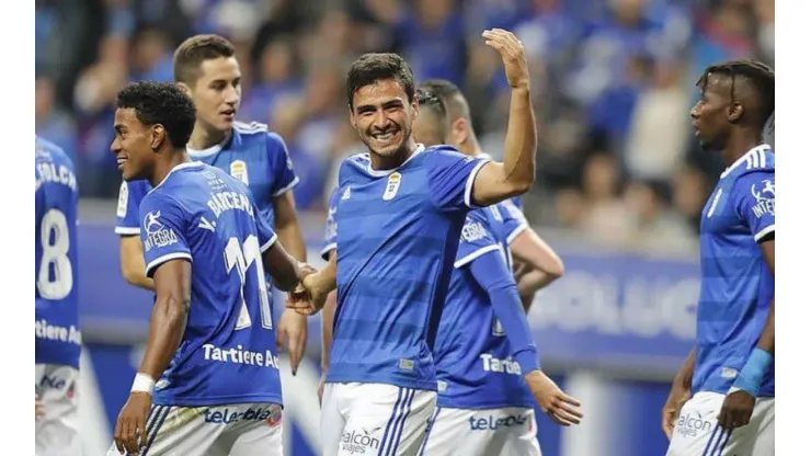 Alanís festejando su primer gol con el Oviedo.
