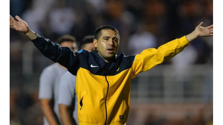 No escucha el pedido de la gente: Angelici no piensa buscar a Riquelme para ser mánager de Boca