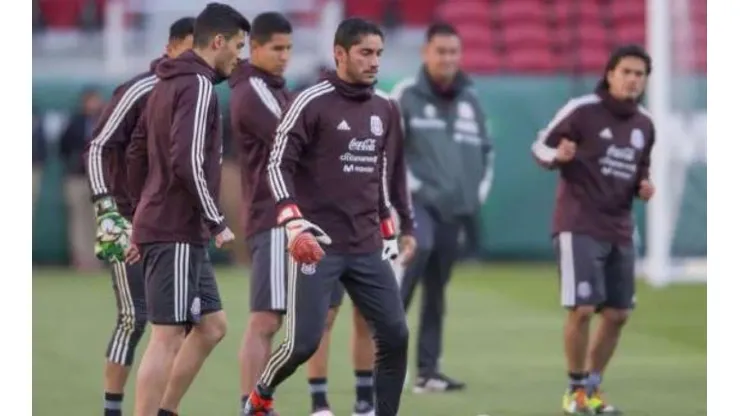 Más allá de los colores, Jiménez defendió a Chuy Corona tras su error