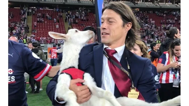 Almeyda cumplió 45 años y los fans de Chivas y River lo saludaron en las redes