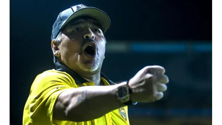 Maradona recibió el alta y dejó el hospital donde estaba internado