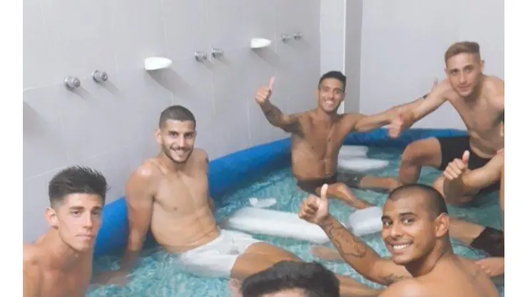 Entienden todo: el "jacuzzi" en la pretemporada de Sacachispas que se volvió viral