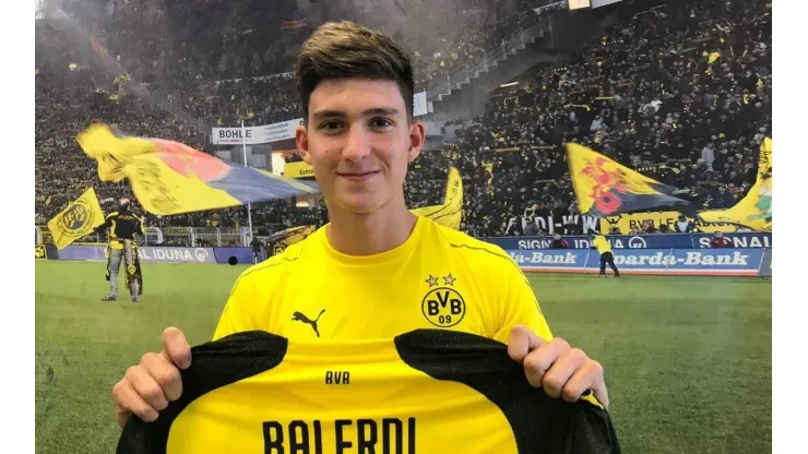 Oficial: Borussia Dortmund le dio la bienvenida a Leonardo Balerdi