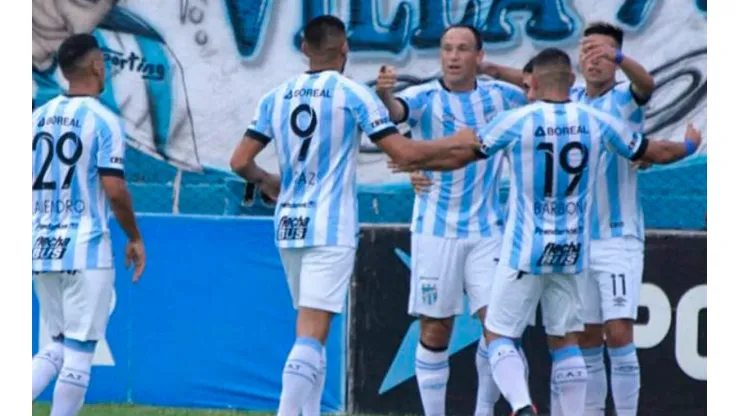 El Decano de Zielinski sigue dando pelea y goleó a Gimnasia por 4 a 1