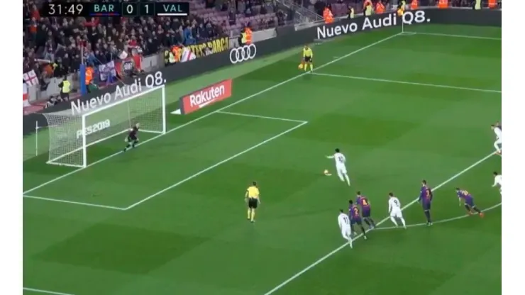 Parejo fusiló a Ter Stegen de penal y Valencia da el golpe en el Camp Nou