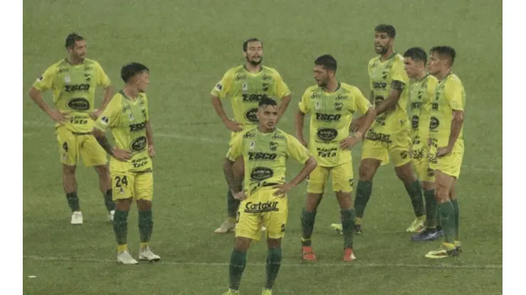 Defensa cayó ante Botafogo bajo una lluvia torrencial.
