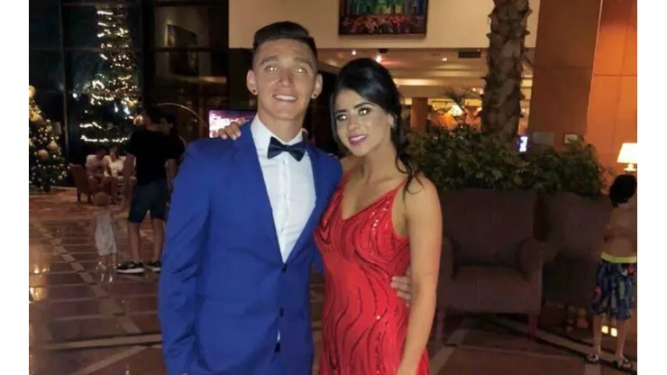 Foto de Matías Kranevitter junto a su novia.
