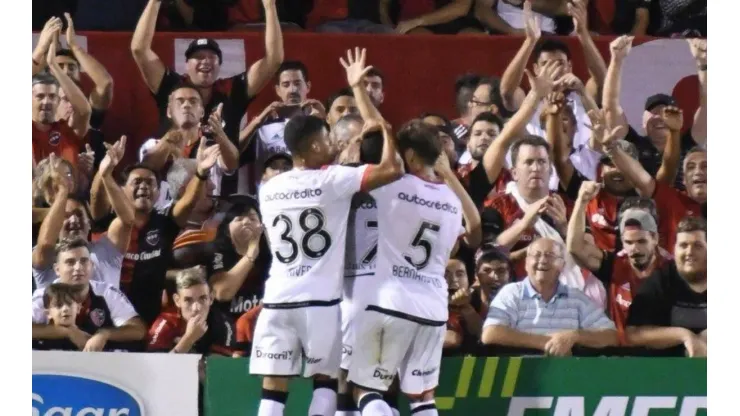 Newell's vs San Martín de San Juan por la Superliga.
