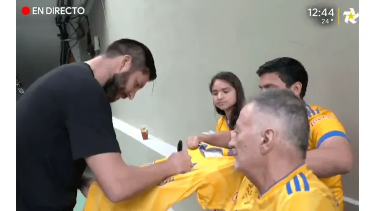 Crack total: Gignac le cumple el sueño a un aficionado cubano de Tigres