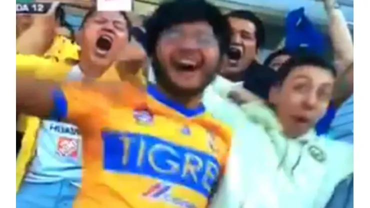 ¡¿Pero qué hace?! Un "fan" de Tigres festejó el tercero de América