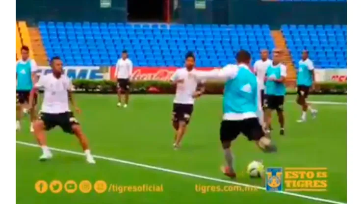 Gignac está cada vez mejor, y lo demostró con un golazo ante la mirada del Tuca Ferretti