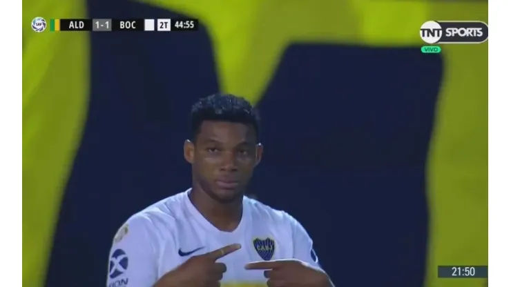 Así se retiró lesionado Frank Fabra.
