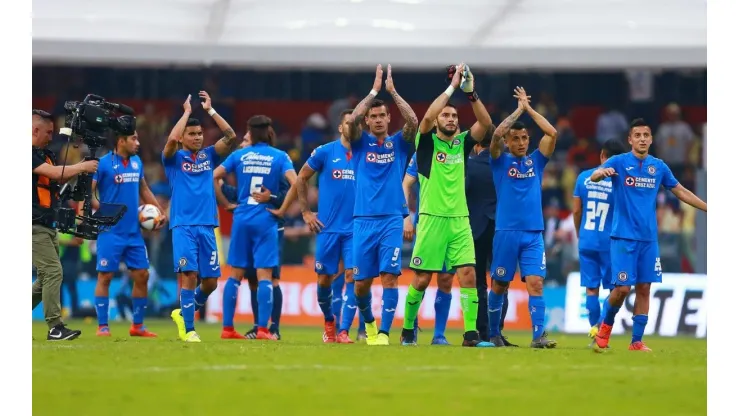 Cruz Azul aseguró su boleto y el de América a la Liguilla al golear a Lobos BUAP