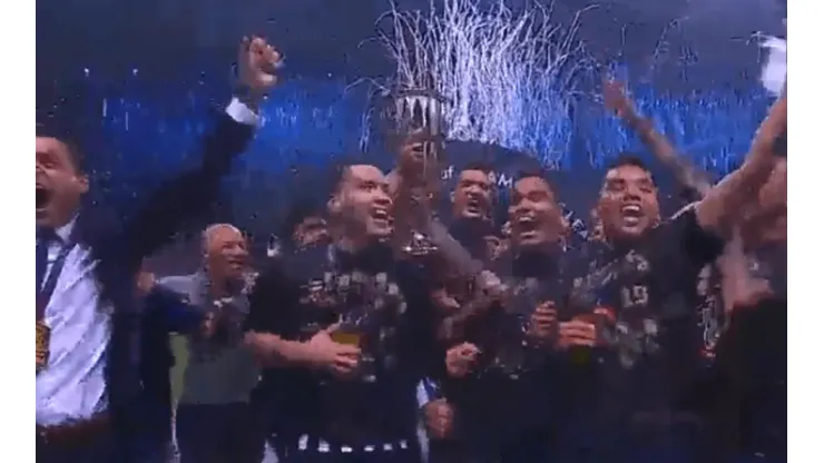 ¡Locura total del Monterrey al levantar la Copa!