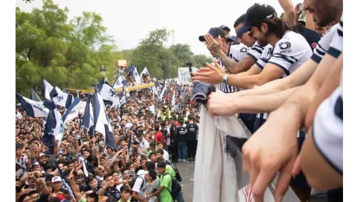 Éxtasis total de todo Rayados en los festejos en la ciudad en Monterrey