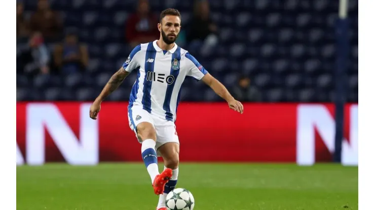 Hasta Porto felicitó a Layún por la Concachampions