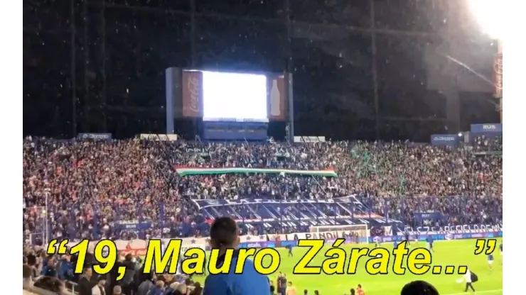 La reacción de la gente al oír a Mauro Zárate.
