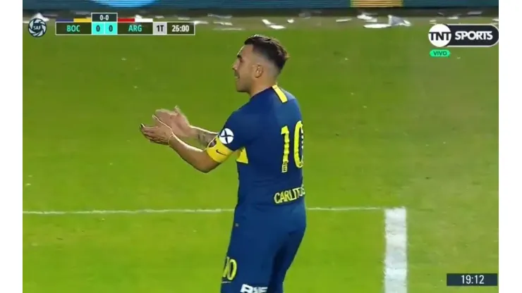 El aliento de Tevez para Pavón.
