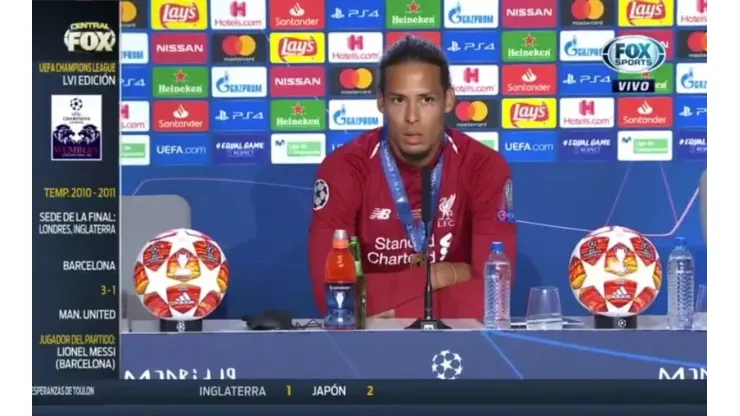 Virgil Van Dijk en conferencia de prensa.
