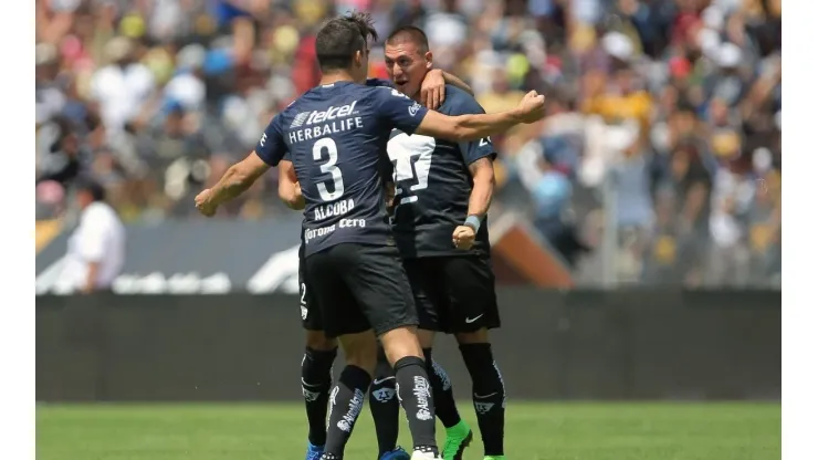 Nico Castillo felicitó a Alcoba por el título de Tigre