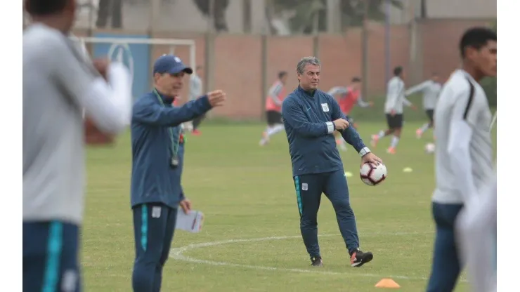 El debut de Bengoechea contará con una variante en el once titular