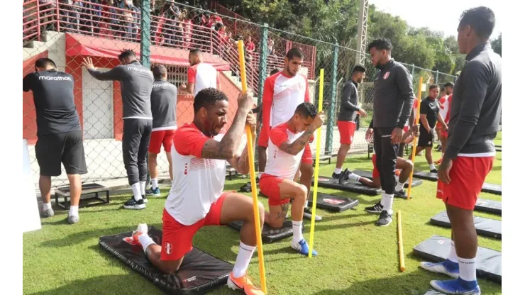 Perú suma 4 puntos en el Grupo A
