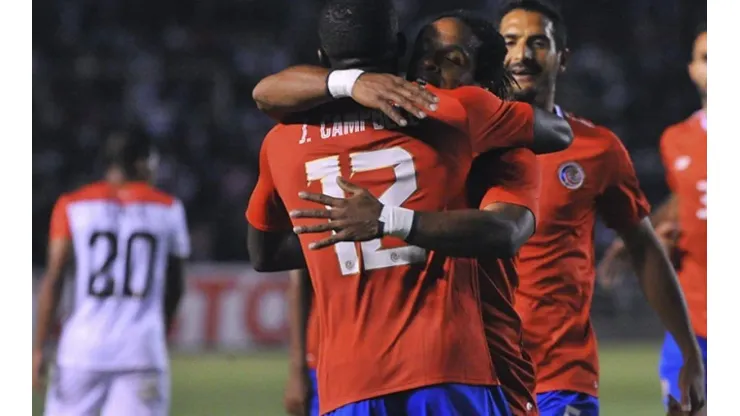 Haití vs. Costa Rica por la Copa Oro.
