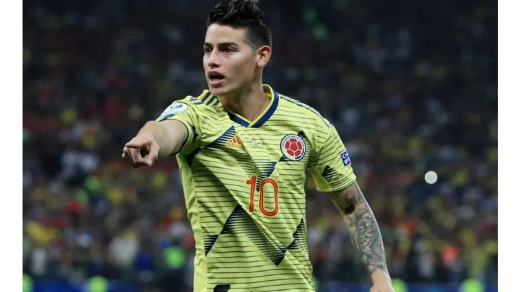 Exjugador del Napoli está con James en Medellín y los hinchas lo piden a gritos