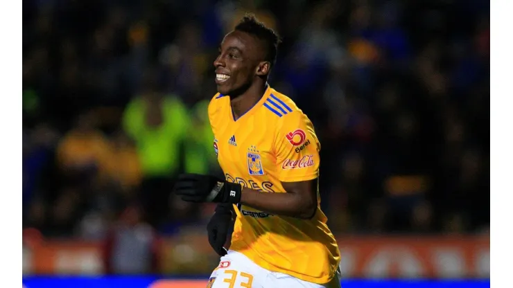 Julián Quiñones apoyó a Tigres a la distancia