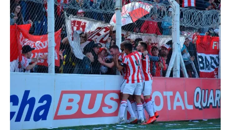 Estudiantes eliminó a Mitre.
