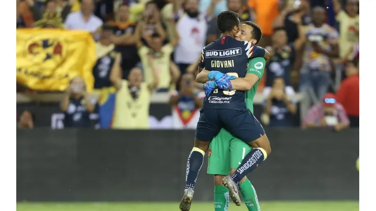 Dos Santos y Marchesín, festejando la clasificación a las semifinales de la Leagues Cup.
