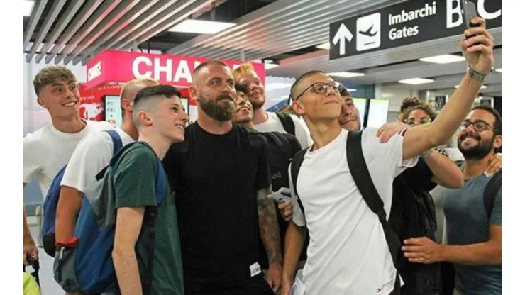 Es viral: Sportivo Italiano tiró un tuit cuando De Rossi aterrizó en Argentina y la rompió toda