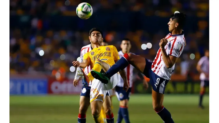 Con Mier en duda, se perfila el XI de Chivas para recibir a Tigres