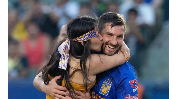 ¡Como con la espontánea! Esta vez hubo un "chat" entre Gignac y el gato