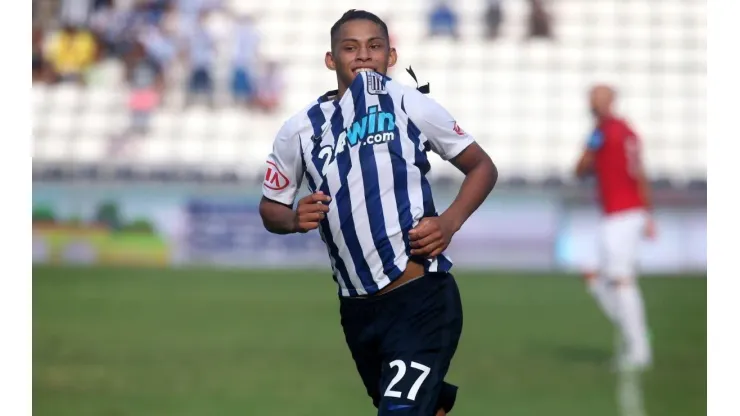 Quevedo debuto en primera división con Alianza Lima.
