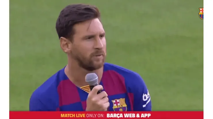 Messi le habló a los hinchas.
