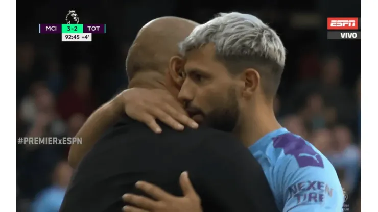 Ahora así: Guardiola y Agüero terminaron abrazados y hablándose al oído