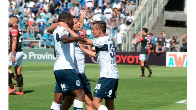 Colón vs. Gimnasia por la Superliga.
