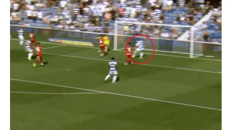 El blooper del jugador de Queens Park Rangers.
