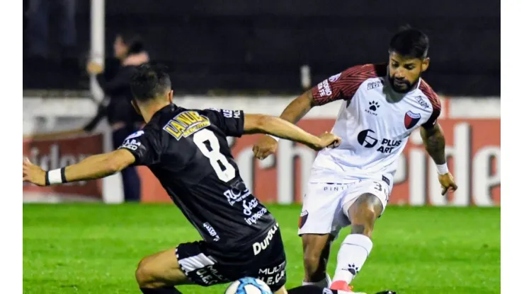 El único del ascenso en semifinales: Estudiantes de Caseros eliminó a Colón por penales