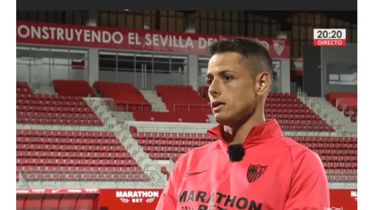 Chicharito está fascinado con Sevilla y respondió a sus críticos