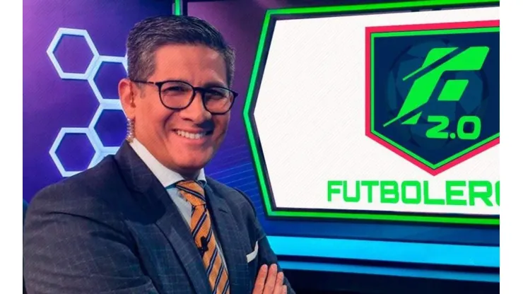 Erick Osores conduce el programa de Fútbol en América.
