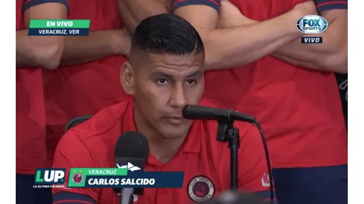 Carlos Salcido tomó la palabra en nombre del plantel.
