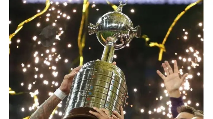 Flavio Azzaro aseguró en Twitter que la final de la Copa Libertadores cambia de sede