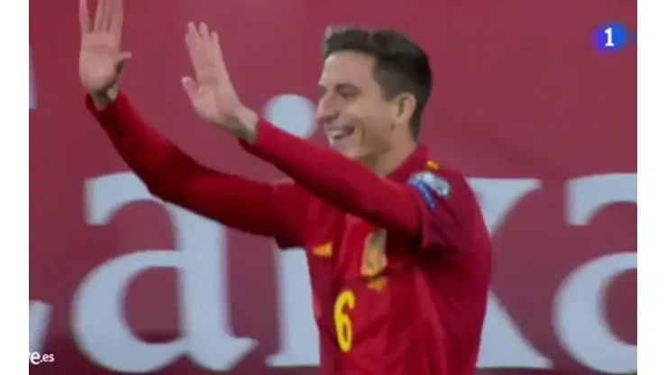 Debutó en la Selección Española ¡y al minuto hizo un gol de pecho!