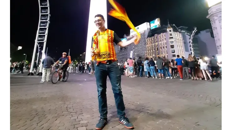 Hincha del Pereira celebró el ascenso en el obelisco de Buenos Aires