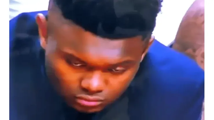 ¡Despierta! Zion Williamson se durmió en la banca en pleno partido