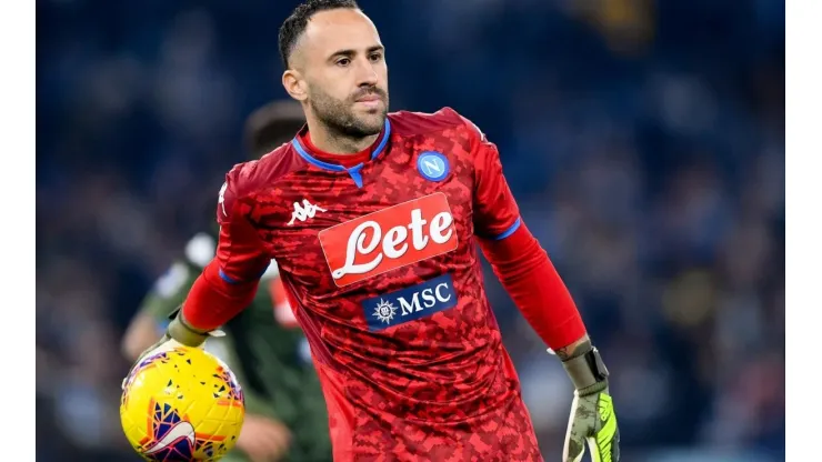 Al DT del Napoli le caen con todo por mantener a David Ospina de titular